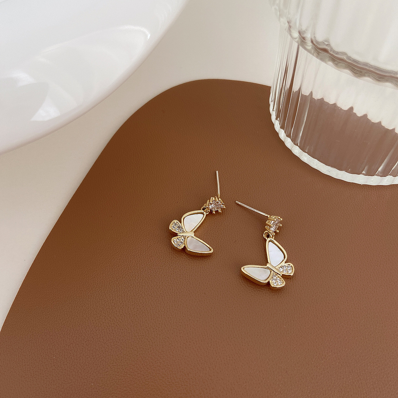 ins风冷淡风耳饰耳环场景图拍摄 合金 银饰品模特拍摄（图ZMjUzNDQyNDA4） - 产品摄影 - 站酷设计师何以朱颜原创素材 - 站酷ZCOOL