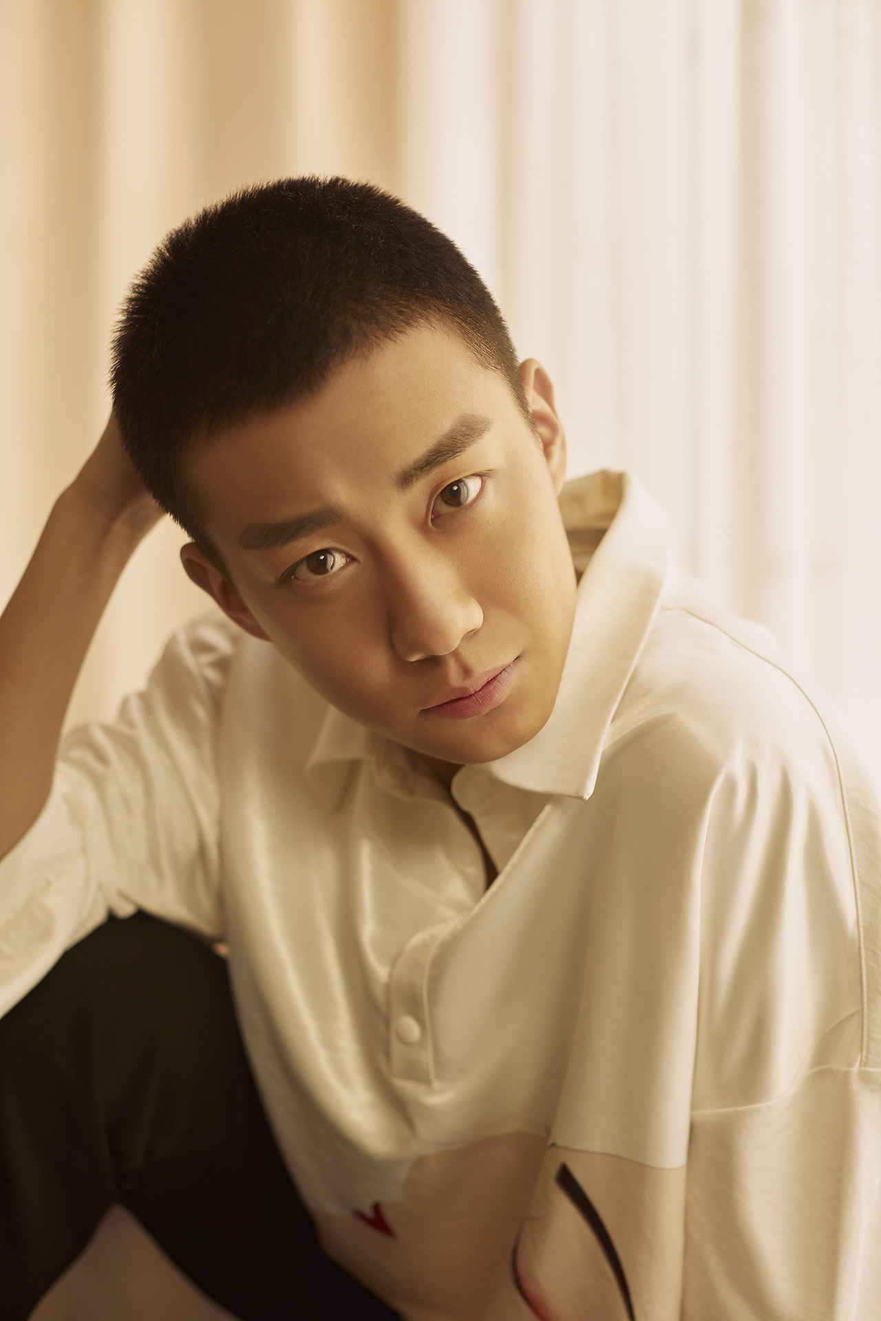 艺人高至霆拍摄修图