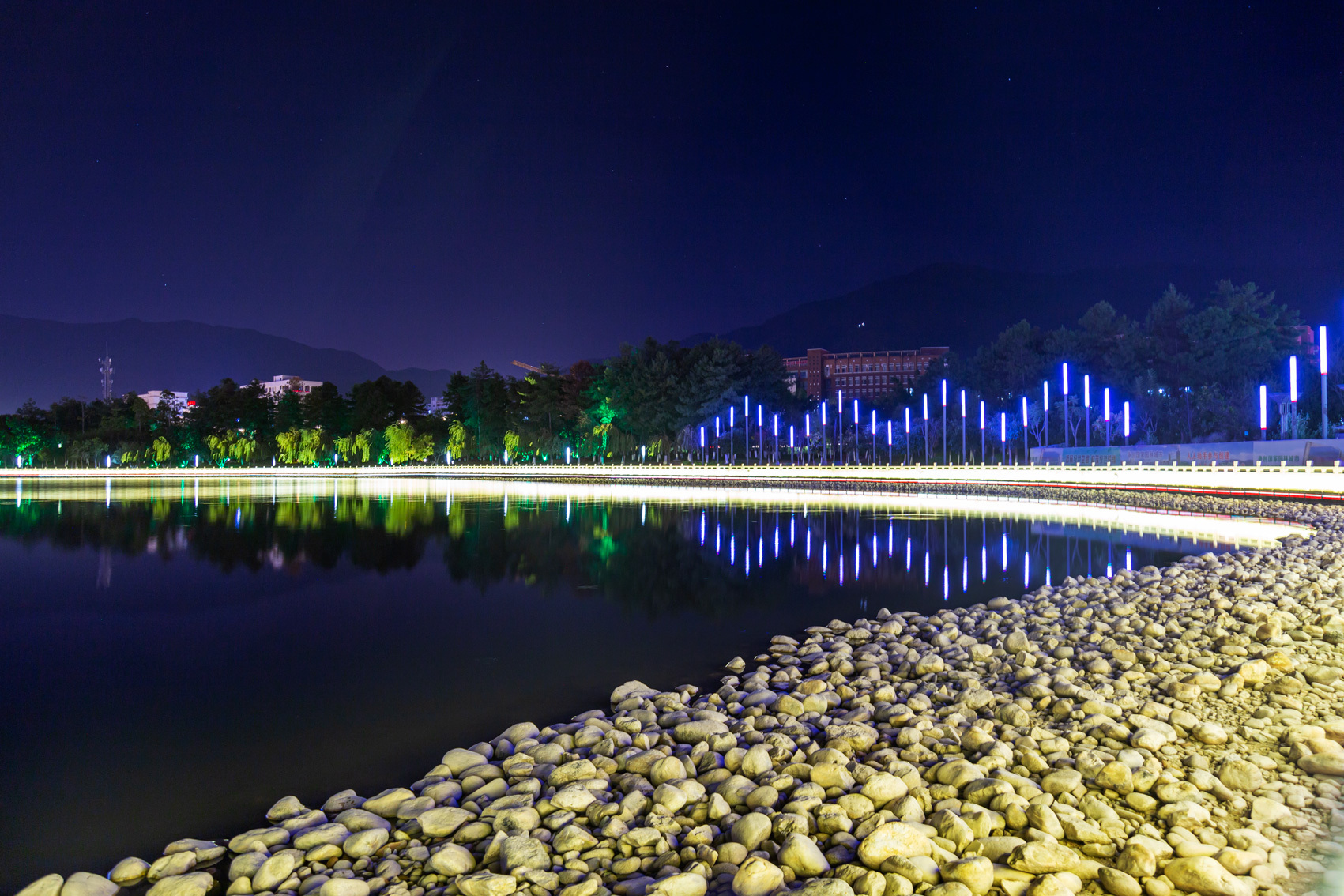 昆山玉湖公园夜景图片
