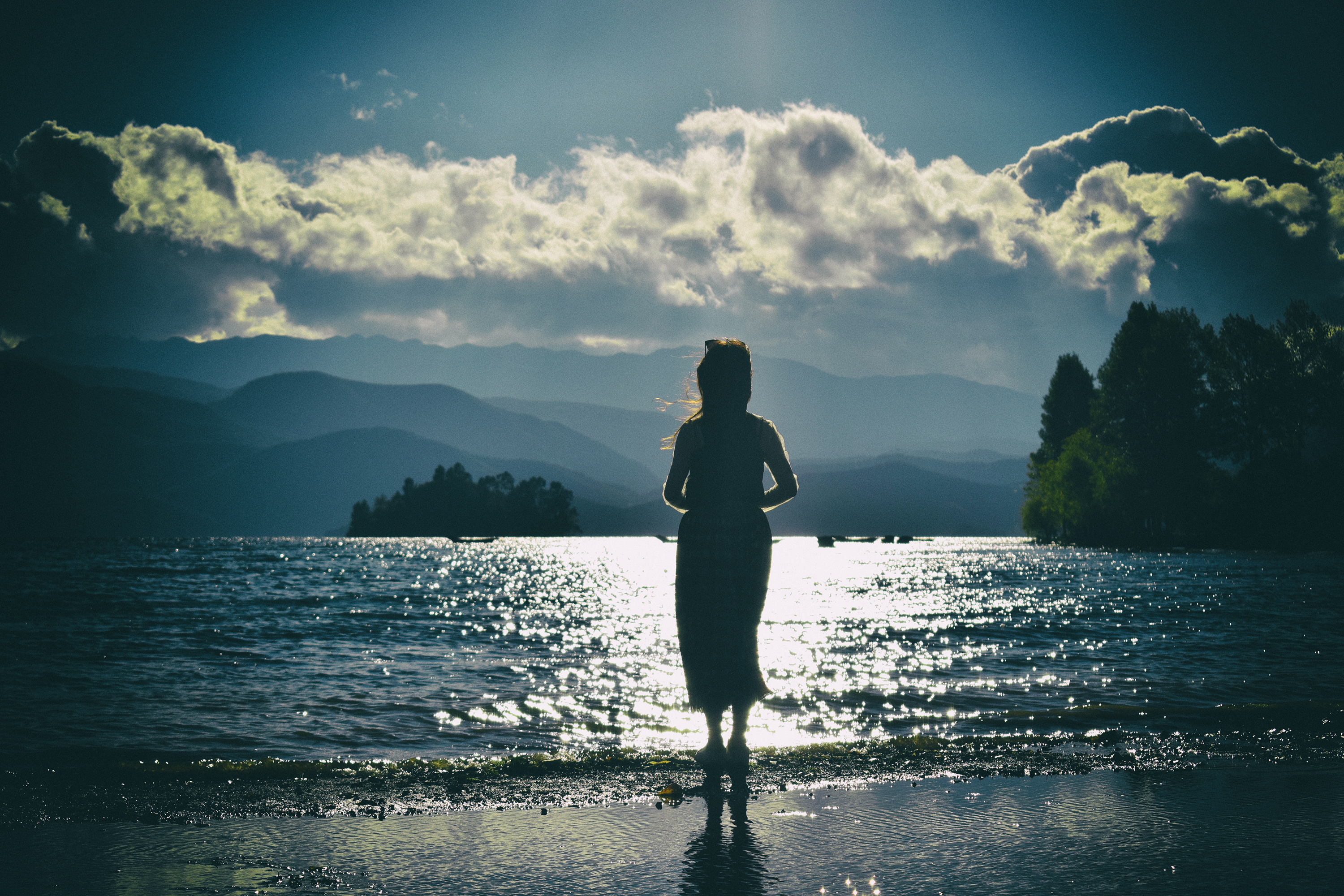 湖边少女|摄影|人像|贫民街的卖花人 - 原创作品 - 站酷 (zcool)