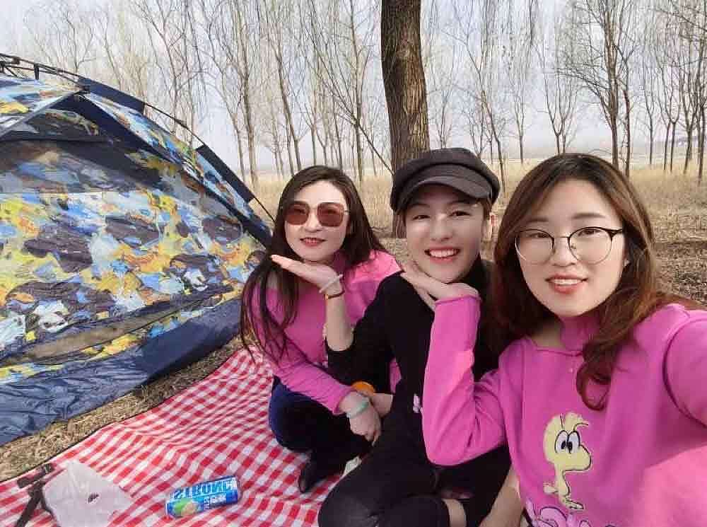 闺蜜照（插画练习）（图ZMjYzODI1NTQ0） - 创作习作 - 站酷设计师小慌慌666原创素材 - 站酷ZCOOL