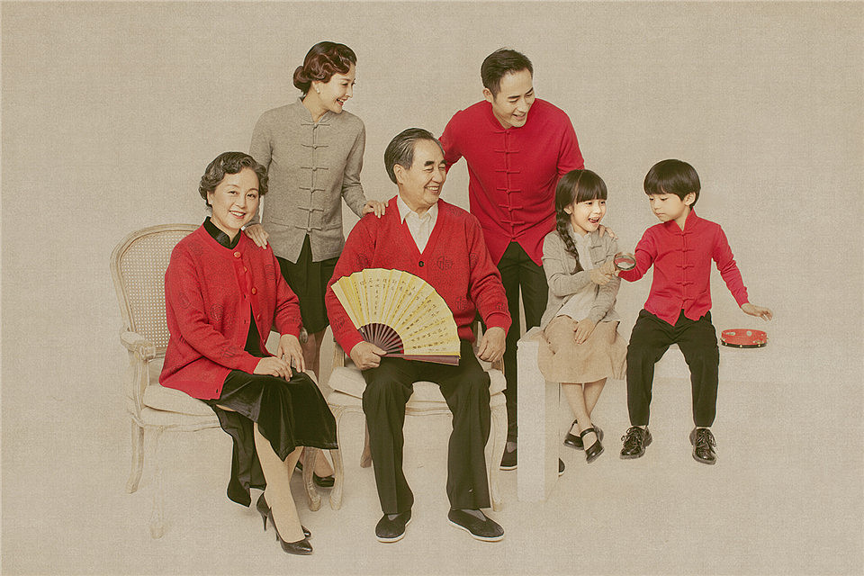 青岛全家福（图ZMjI0NTkwNzA0） - 人像摄影 - 站酷设计师御家摄影原创素材 - 站酷ZCOOL