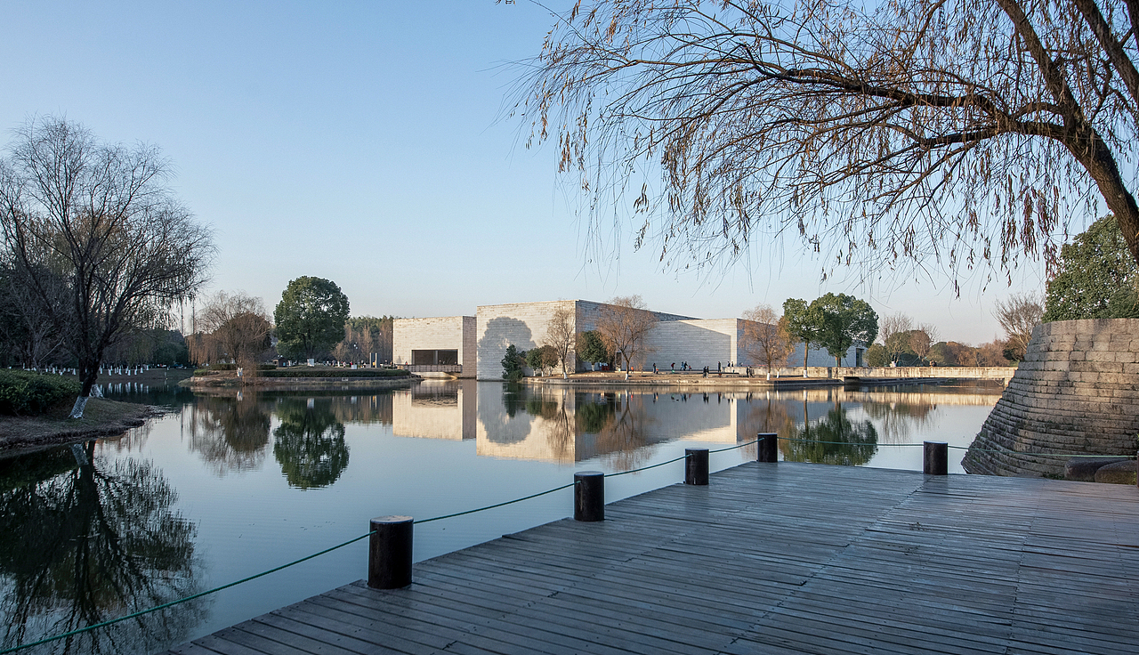 公园内看博物馆