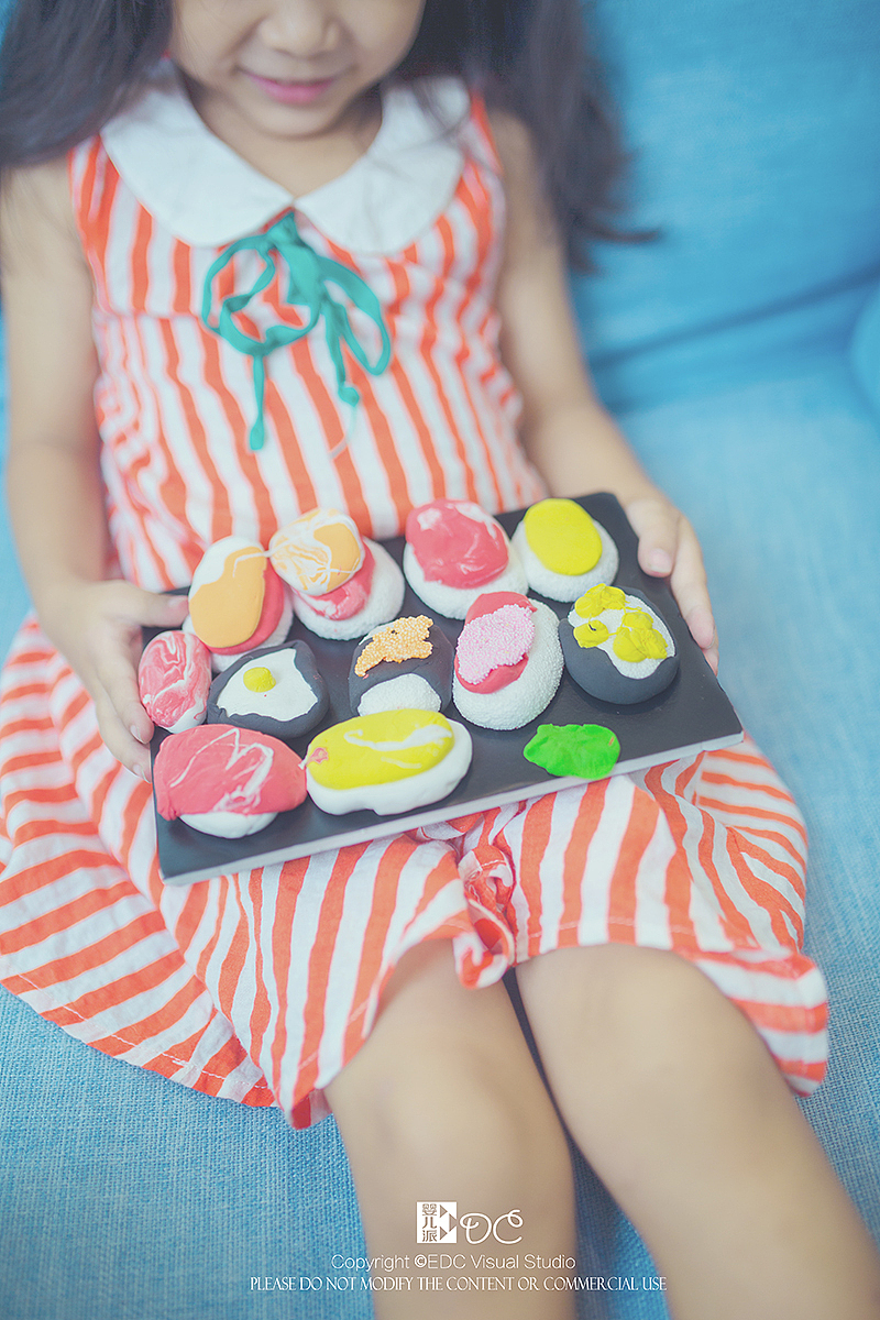 一年过6个生日的女孩