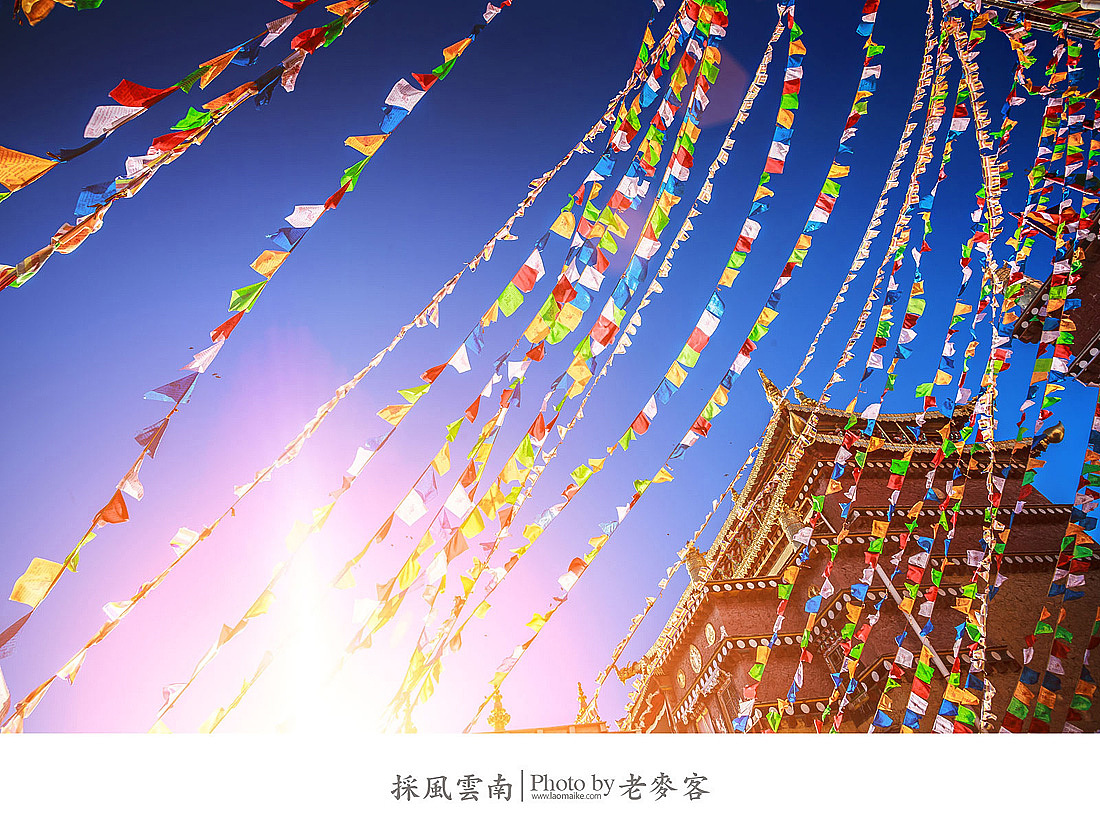 寺庙中悬挂的五彩经幡,,让本来就颇显神秘的藏传佛教愈发神秘了起来