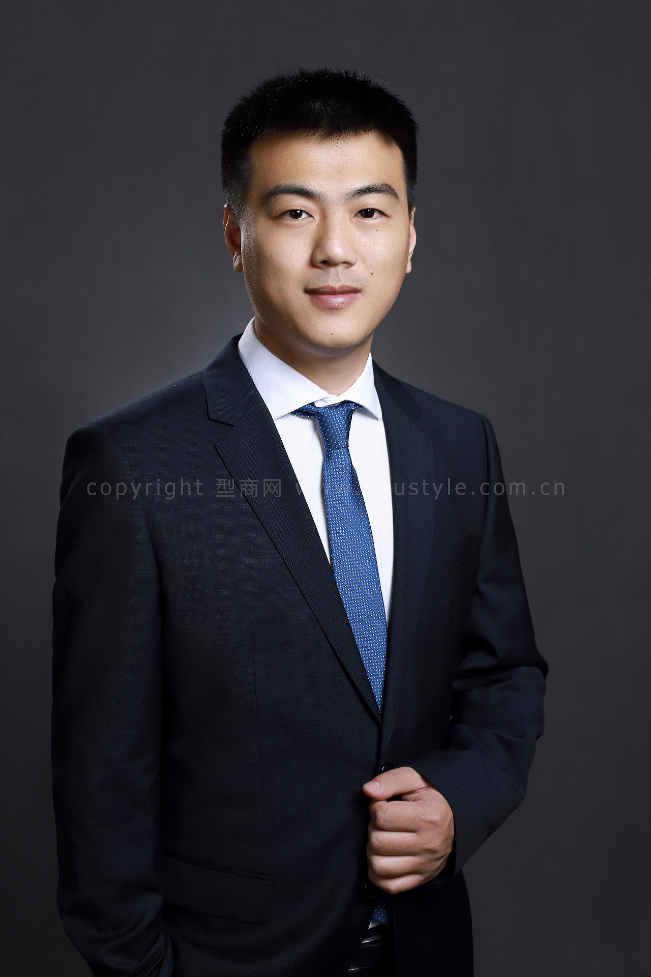 高大上的深圳金融男士形象照