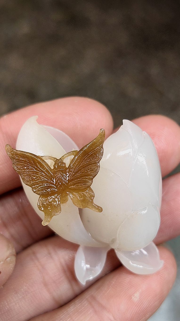 玉雕作品(荷花)