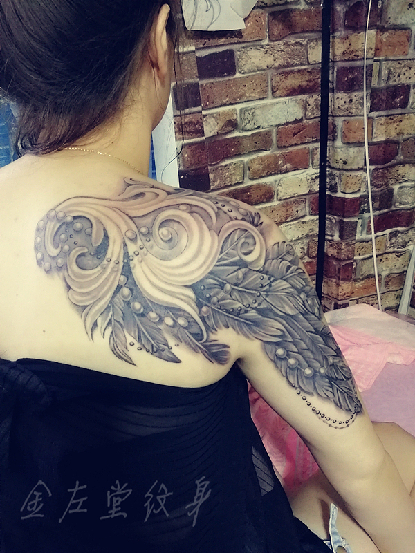后背翅膀纹身金左堂纹身猫咪身 河南纹身