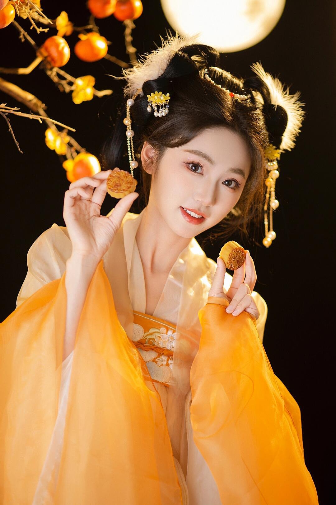 最新一组中秋汉服写真模板 可自己提供图片来P图