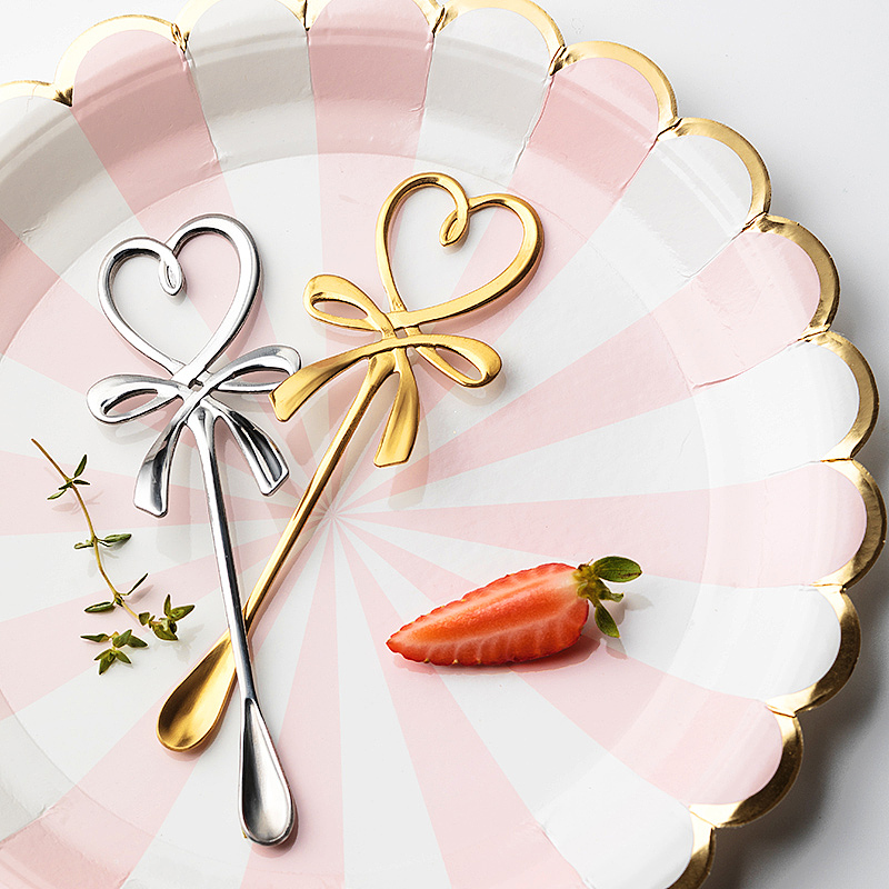 挥动的仙女棒 | 爱心蝴蝶结搅拌勺 | 勺子餐具摄影（图ZMTc4MjYzNzI0） - 产品摄影 - 站酷设计师漫渡光影原创素材 - 站酷ZCOOL