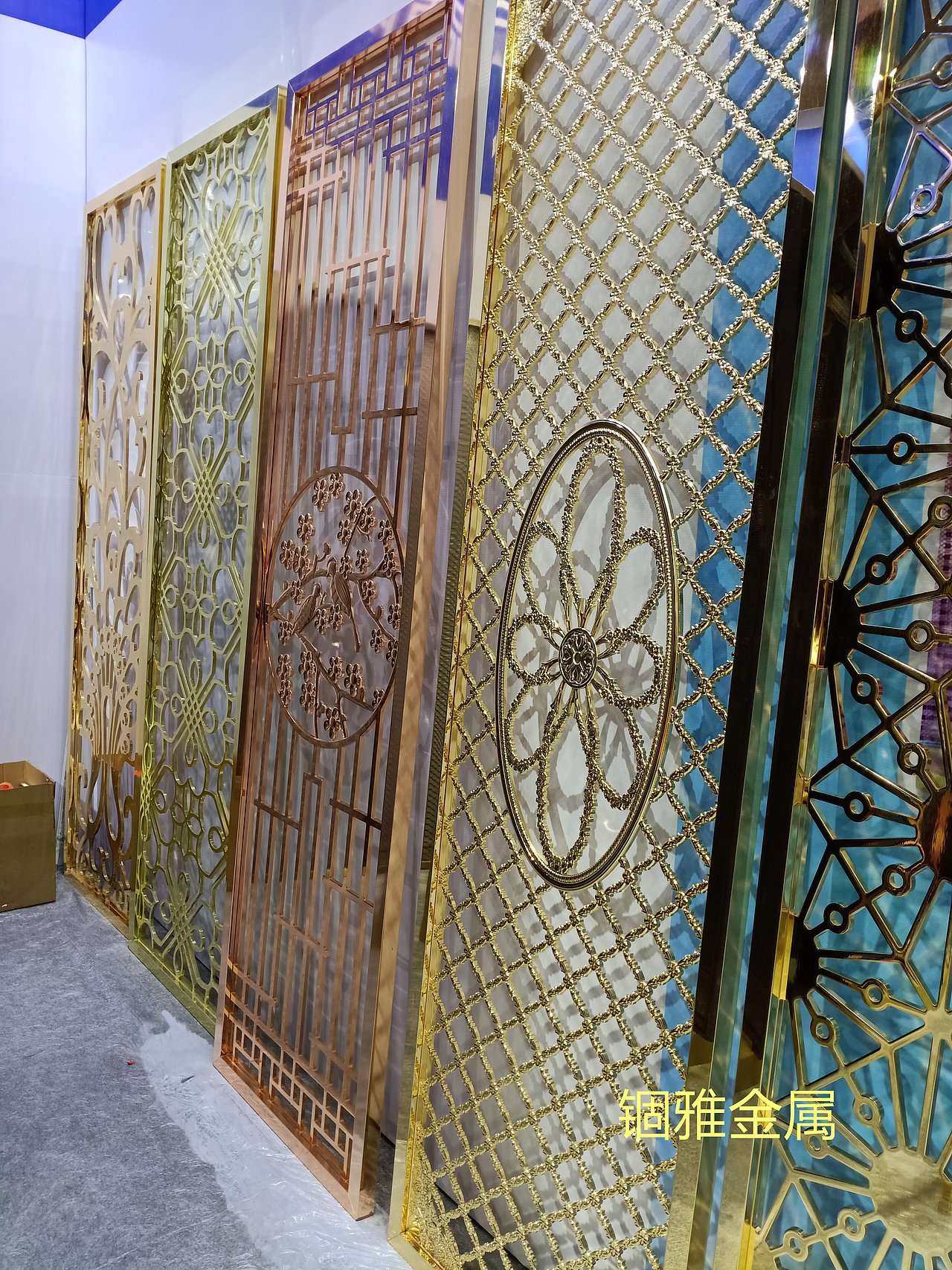 家庭装修仿古铜铝板镂空屏风花格装饰艺术效果极好（图ZMjU3MTUyOTg4） - 家装设计 - 站酷设计师锢雅18566019743原创素材 - 站酷ZCOOL