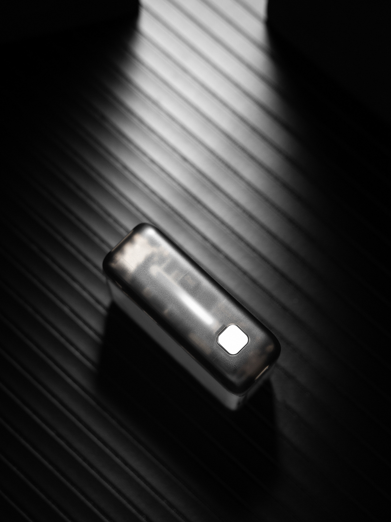 闪极随行移动电源