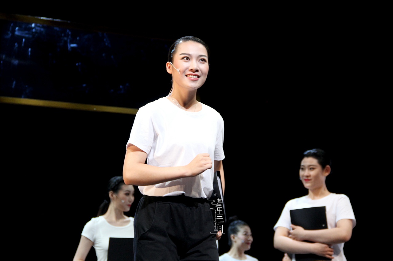 一号陪审员:范莹 公务员