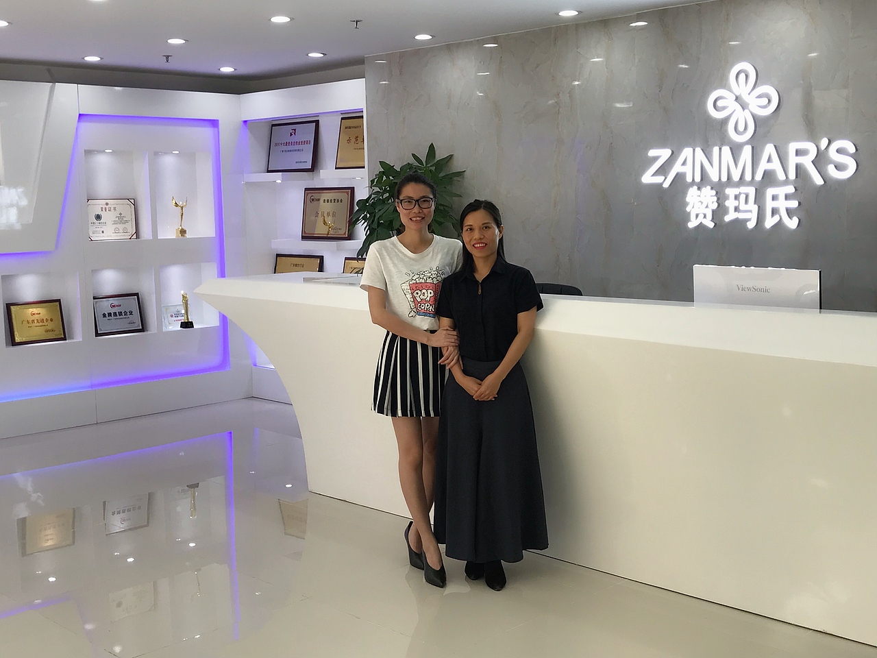 赞玛氏进口美妆签约图