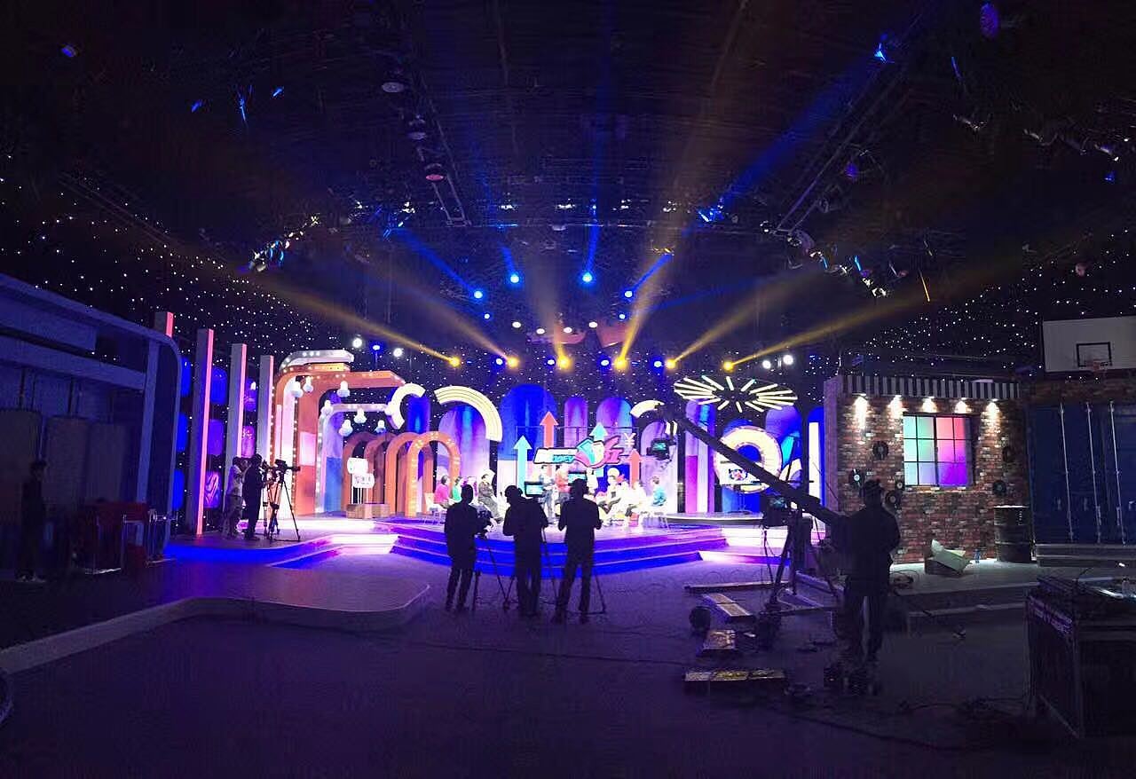 舞美设计万合天宜直播节目演播棚设计