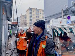 喝臘八粥得環(huán)衛(wèi)工人