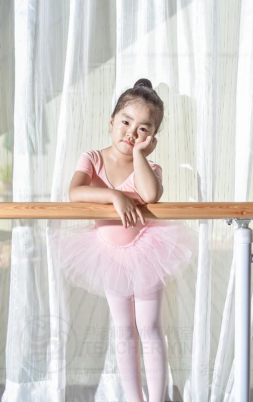 尹夢(mèng)瑤尹老師藝術(shù)工作室少兒舞蹈教育培訓(xùn)學(xué)員大照（圖ZODY2NzczMjQ=） - 人像攝影 - 站酷設(shè)計(jì)師尹老師原創(chuàng)素材 - 站酷ZCOOL