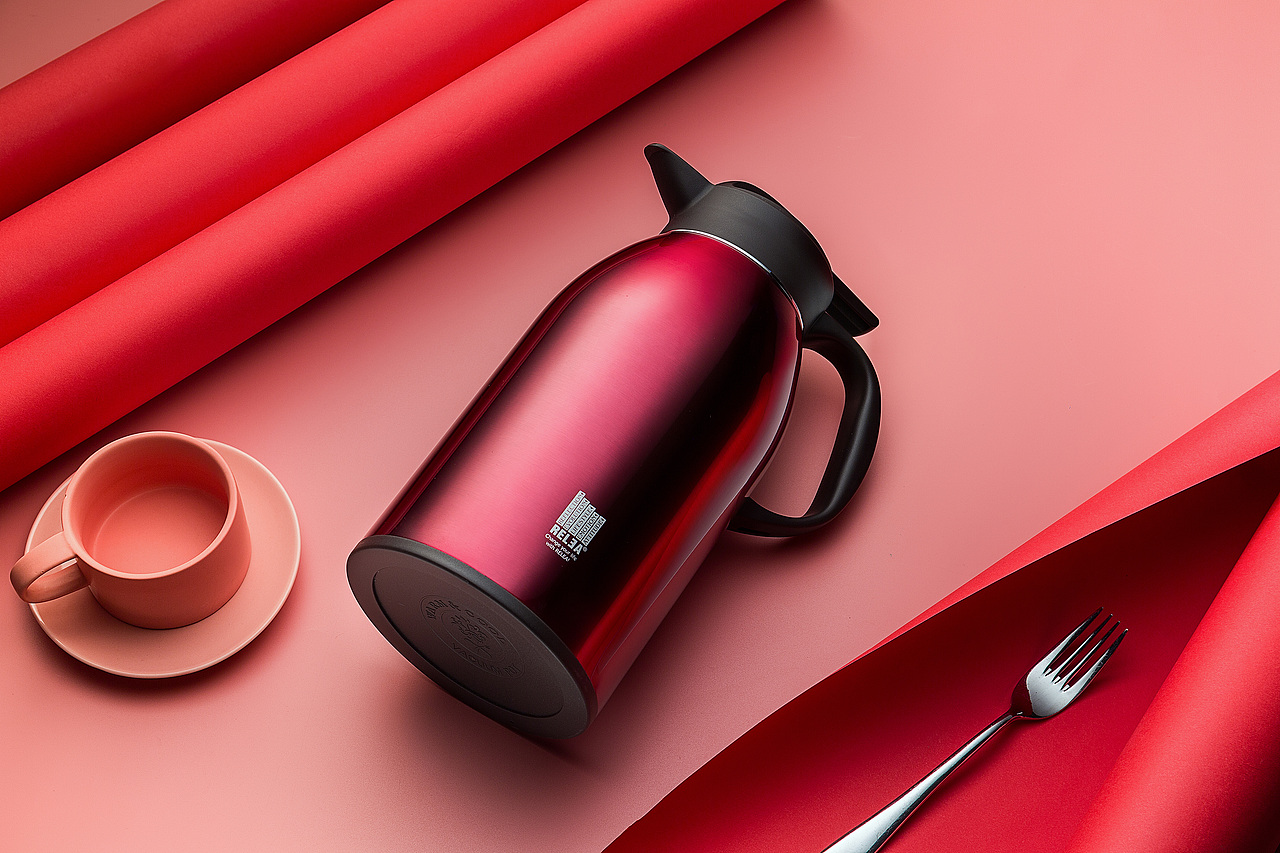 保温杯创意拍摄图