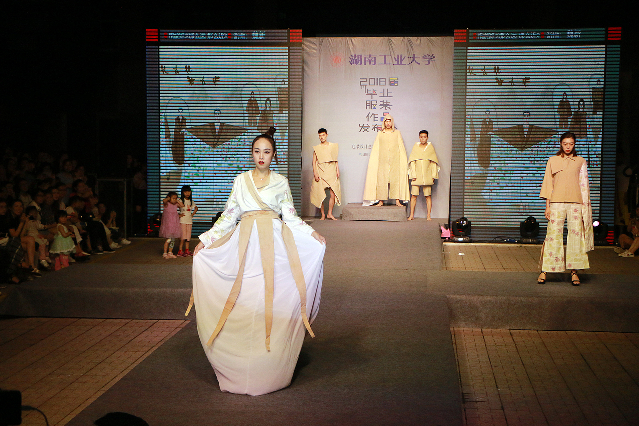 #2018毕业展#湖南工业大学2018届毕业服装作品发布会（图ZMTE4MzA1OTYw） - 人文/纪实摄影 - 站酷设计师梁小样原创素材 - 站酷ZCOOL