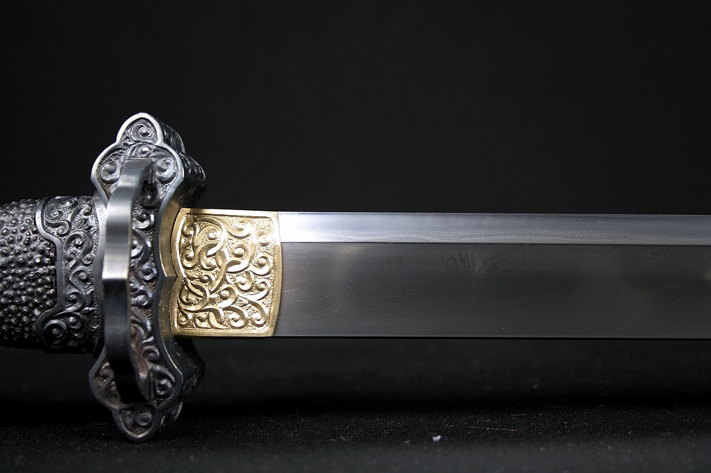 f铁装卷草纹唐刀