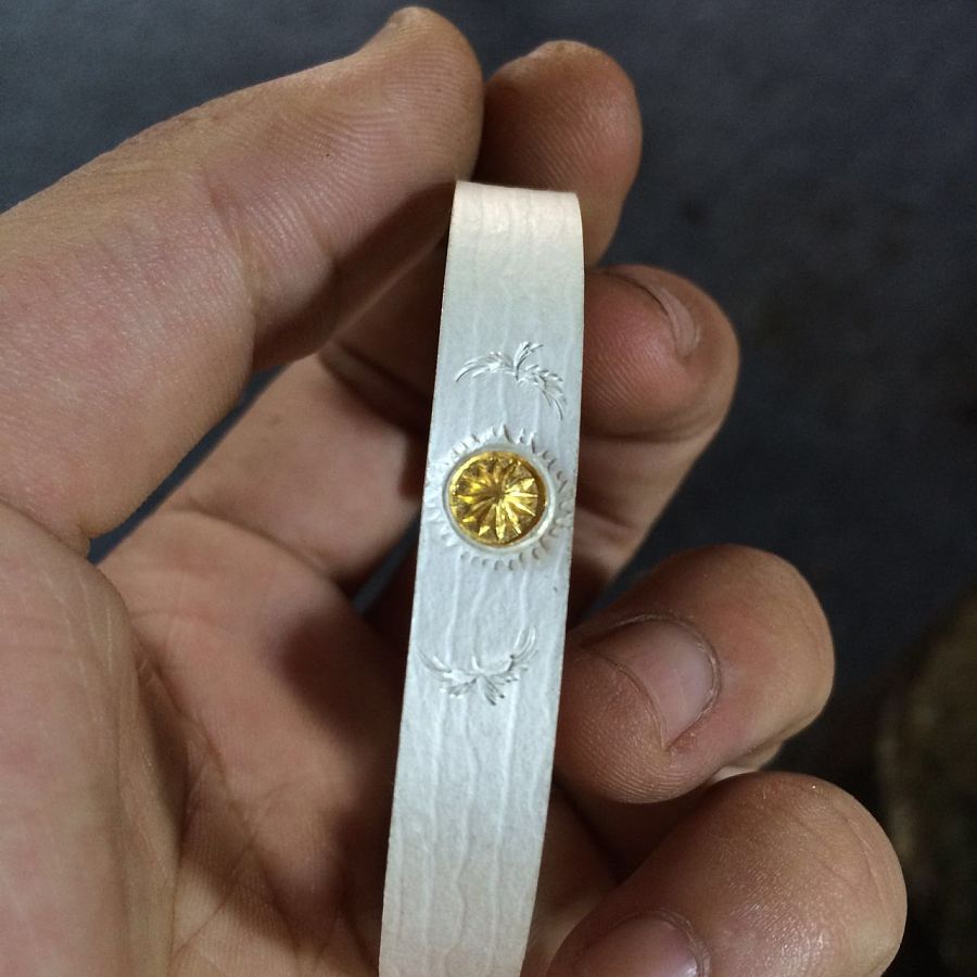 三毛雕错金手镯