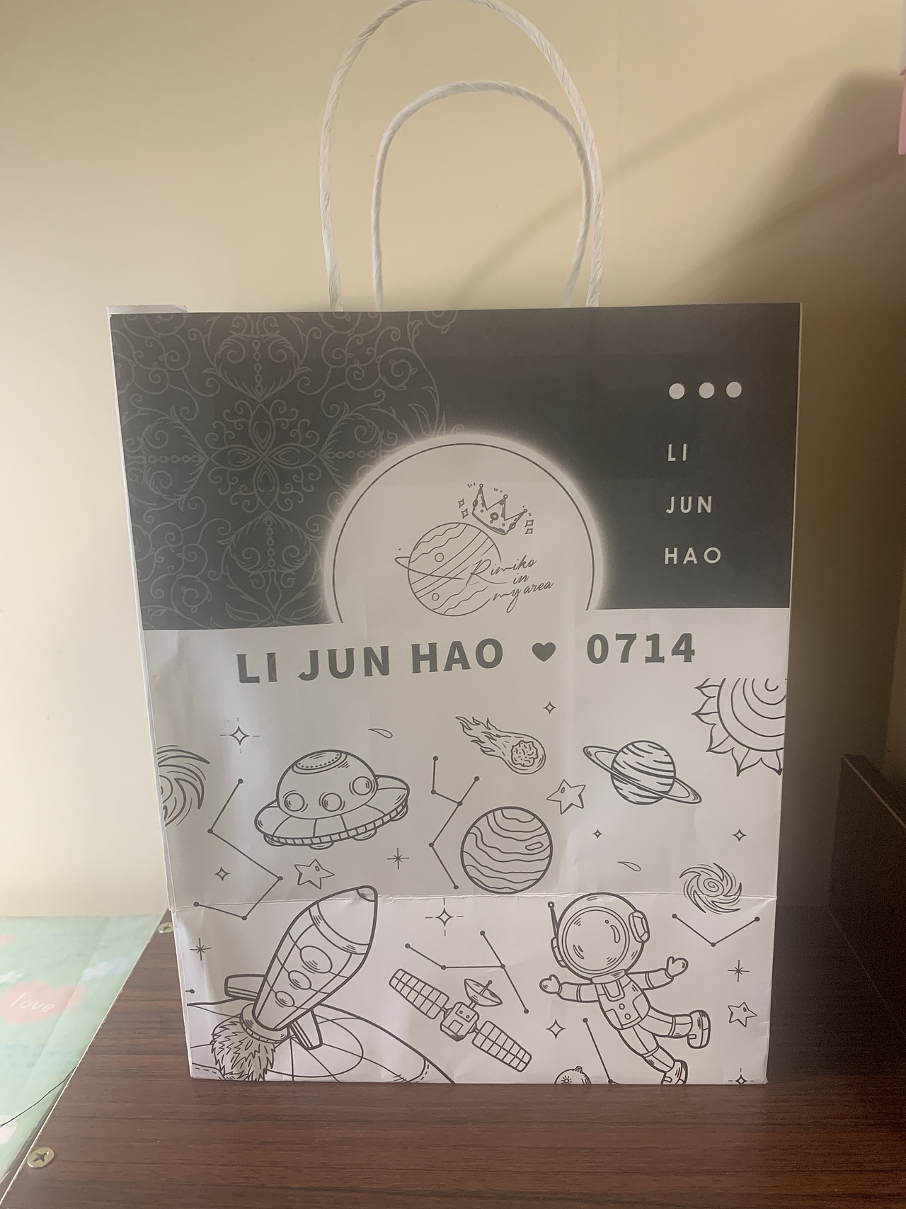 定制礼品袋、纸袋、奶茶袋【小王子和0714号快乐星球】（图ZMjUzMjI5MzI4） - 生活用品 - 站酷设计师喜Liana原创素材 - 站酷ZCOOL