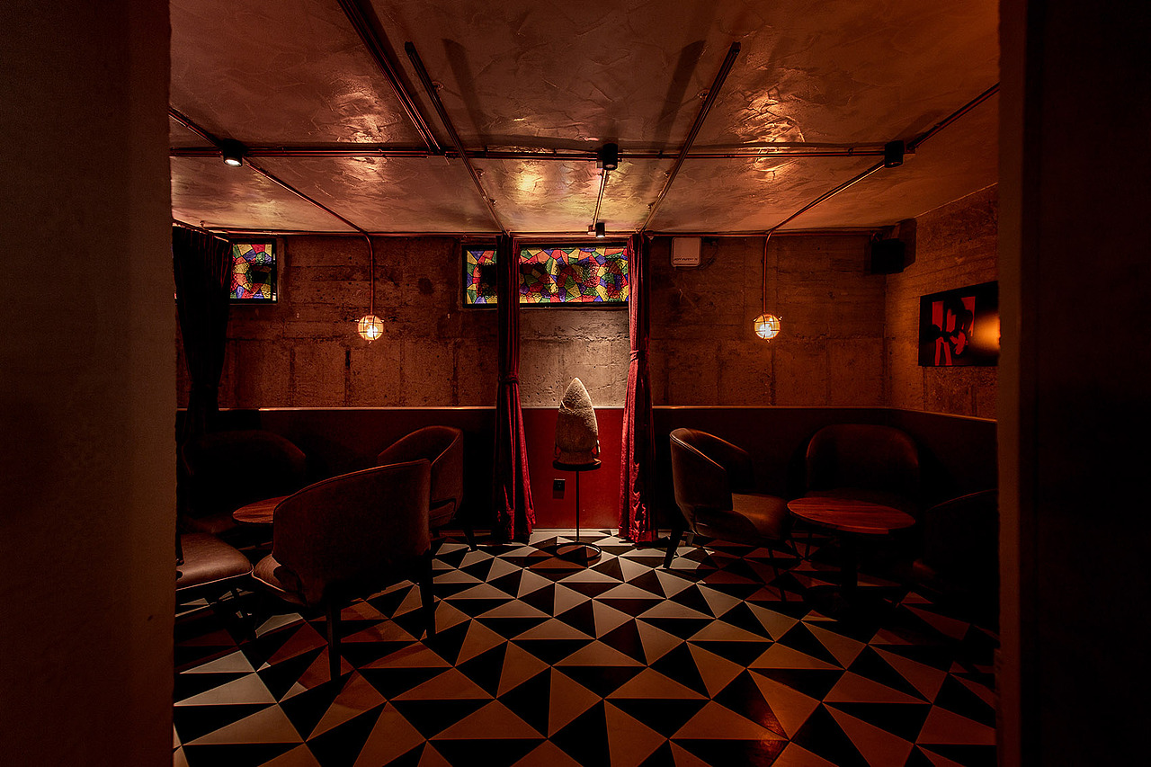 WHISPER-BAR