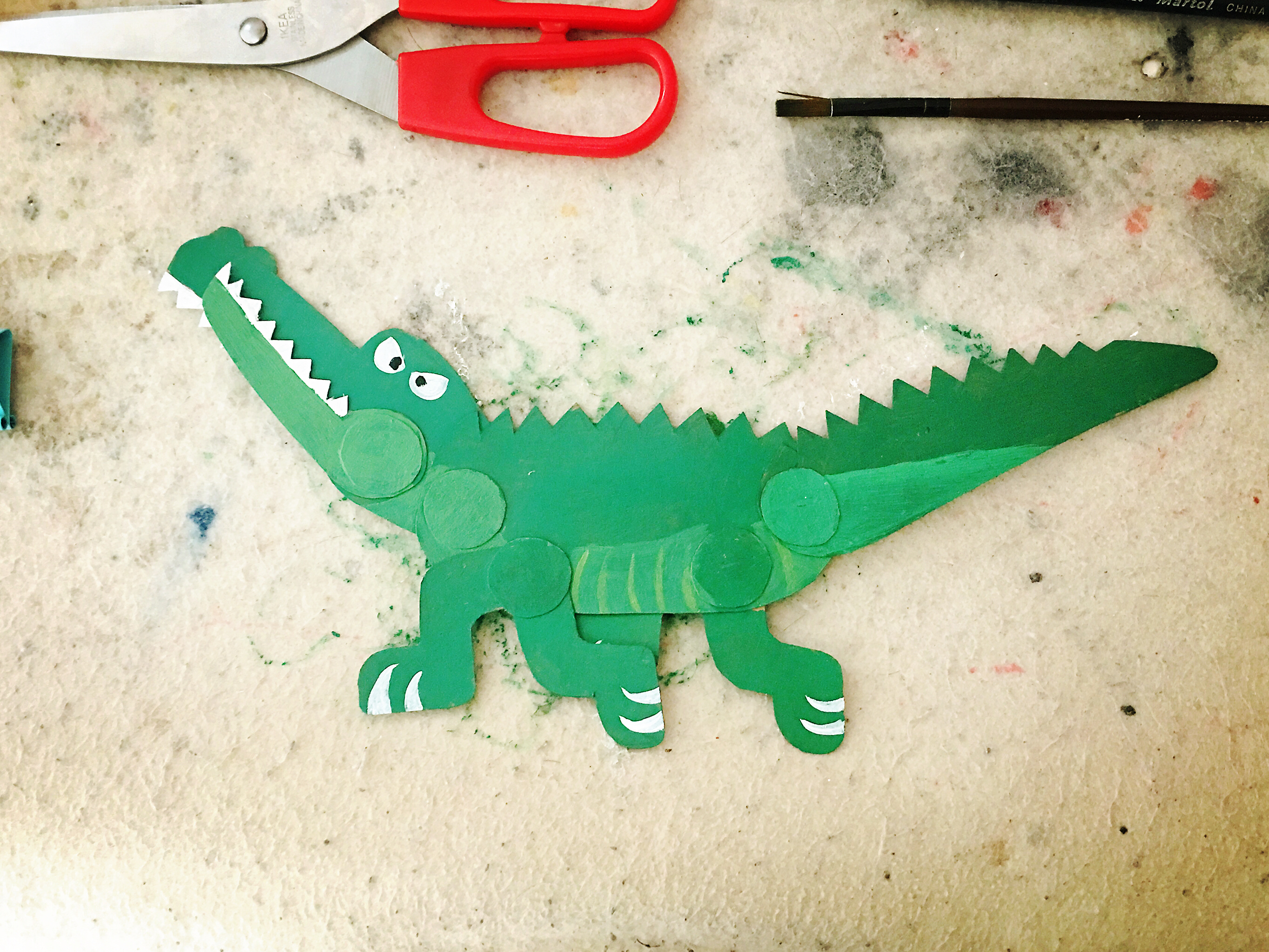 自制鳄鱼纸模型图片
