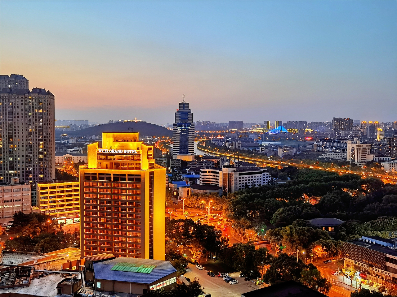 夜与城市的呼吸（图ZMzA5MjQ1MTgw） - 风光摄影 - 站酷设计师惊笛原创素材 - 站酷ZCOOL