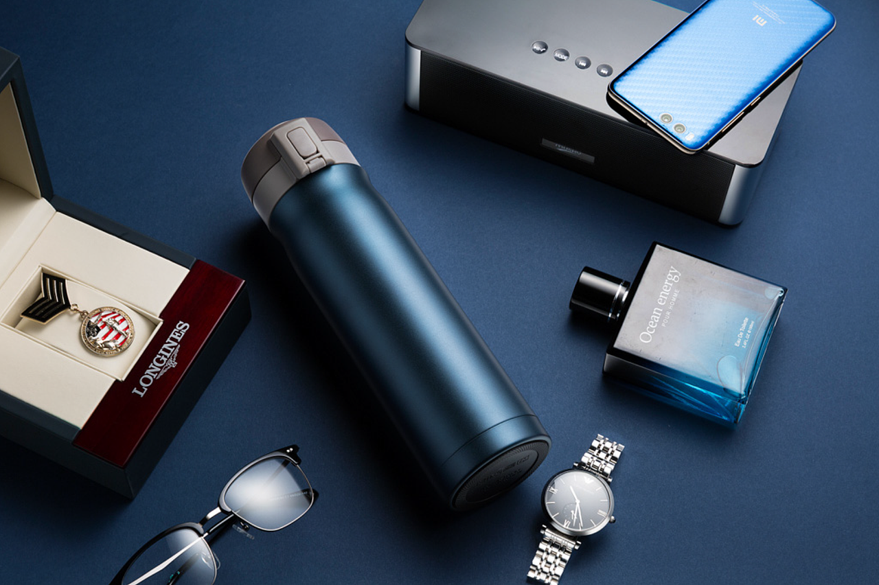 多色保温杯拍摄。