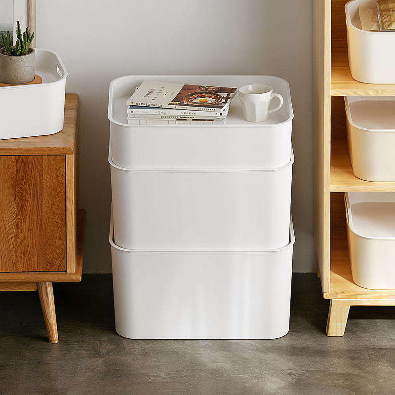 大型收纳盒：设计时将盖子下凹，使得顶部获得了开放式的储物空间
<br><br>就目前看来如果一定要给简约风产品一个定义的话，我觉得是“能做到在有序中插入合理的无序”就能视作为设计层面上的成功产品。用更通俗的话来解释，就是在直线中加一点曲线或者在平面上加一些突起，做到不违和、不做作，那就视作成功的简约风设计。