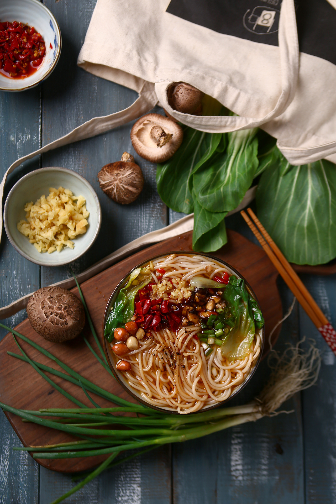 做了一碗汤粉 米粉米线面食 美食拍摄食品摄影