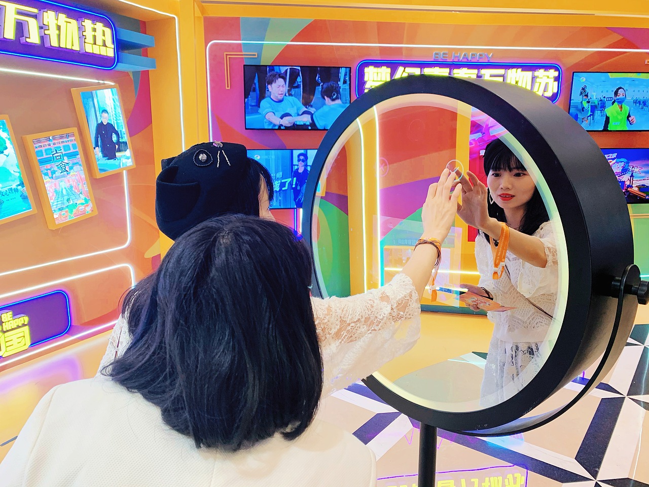 暖场互动拍照装置，魔镜美颜自拍机（图ZMjcwOTYyNTcy） - 文案/策划 - 站酷设计师Ken_Pluto原创素材 - 站酷ZCOOL