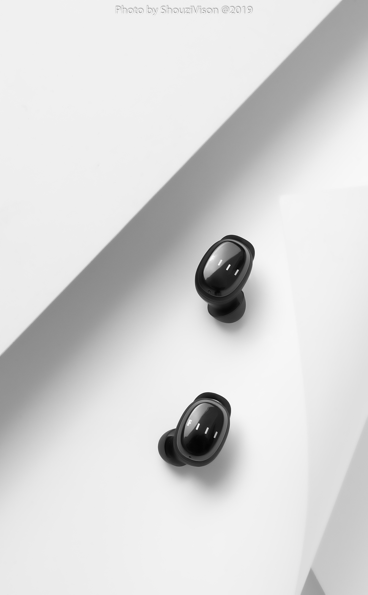 black & white:fiil t1 x 无线耳机