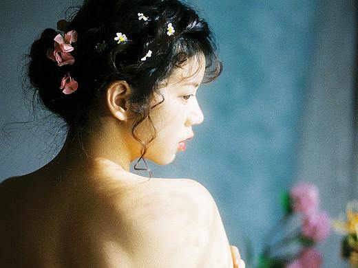 少女与花