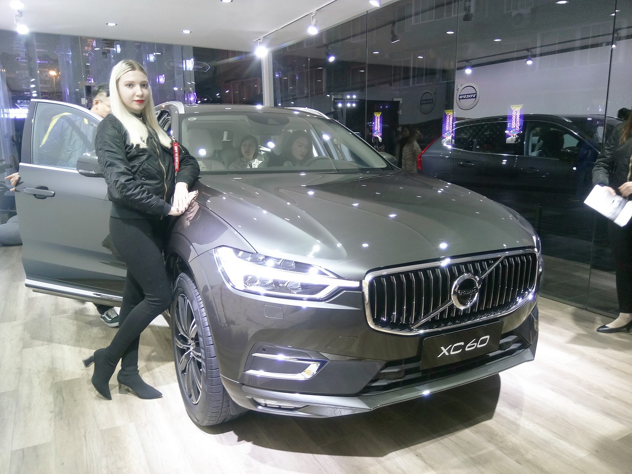 【中国吉利集团】收藏胡明轩书法作品《 快乐人生 吉利相伴 》《所蕴岂止所见》2017年12月23日于成都钓鱼台大酒店
<br>