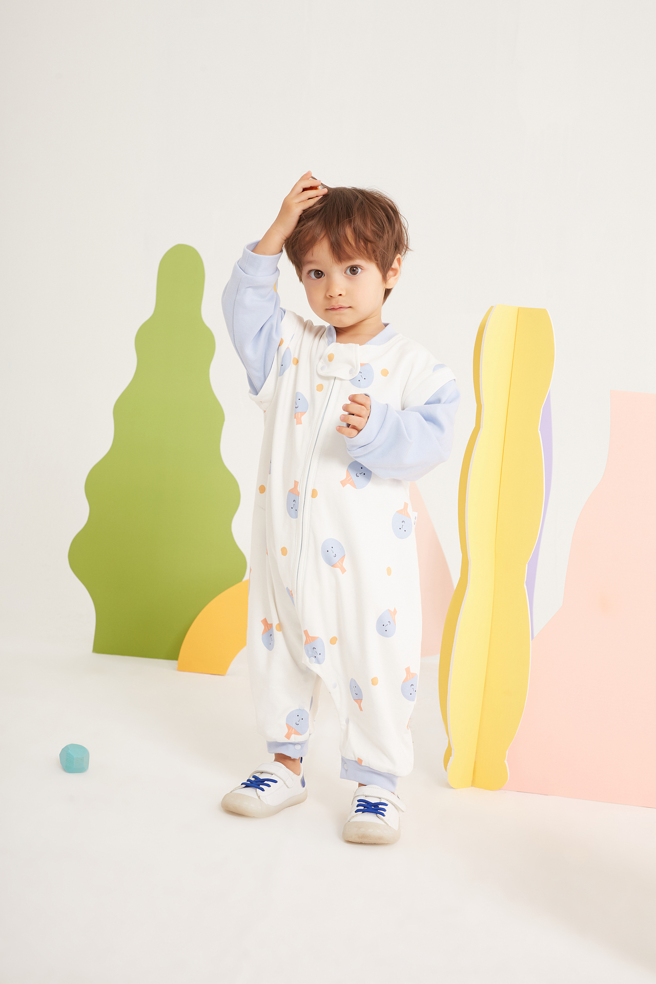 時尚小熊童裝拍攝（圖ZMzMyOTUwNTc2） - 時尚/藝術攝影 - 站酷設計師廣州騰瑜廣告攝影原創(chuàng)素材 - 站酷ZCOOL