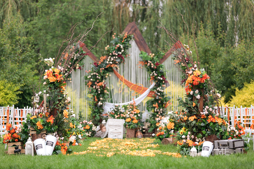 长春关东文化园橙色草坪婚礼（图ZMjY0MDM3NDcy） - 婚礼摄影 - 站酷设计师长春麦瑞蜜婚礼原创素材 - 站酷ZCOOL