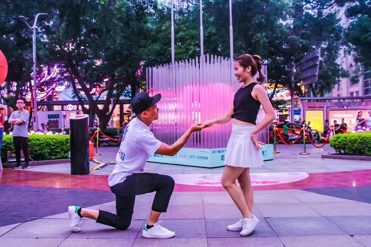 暖场互动装置《跳动的红心》景区美陈夜游亮化互动装置