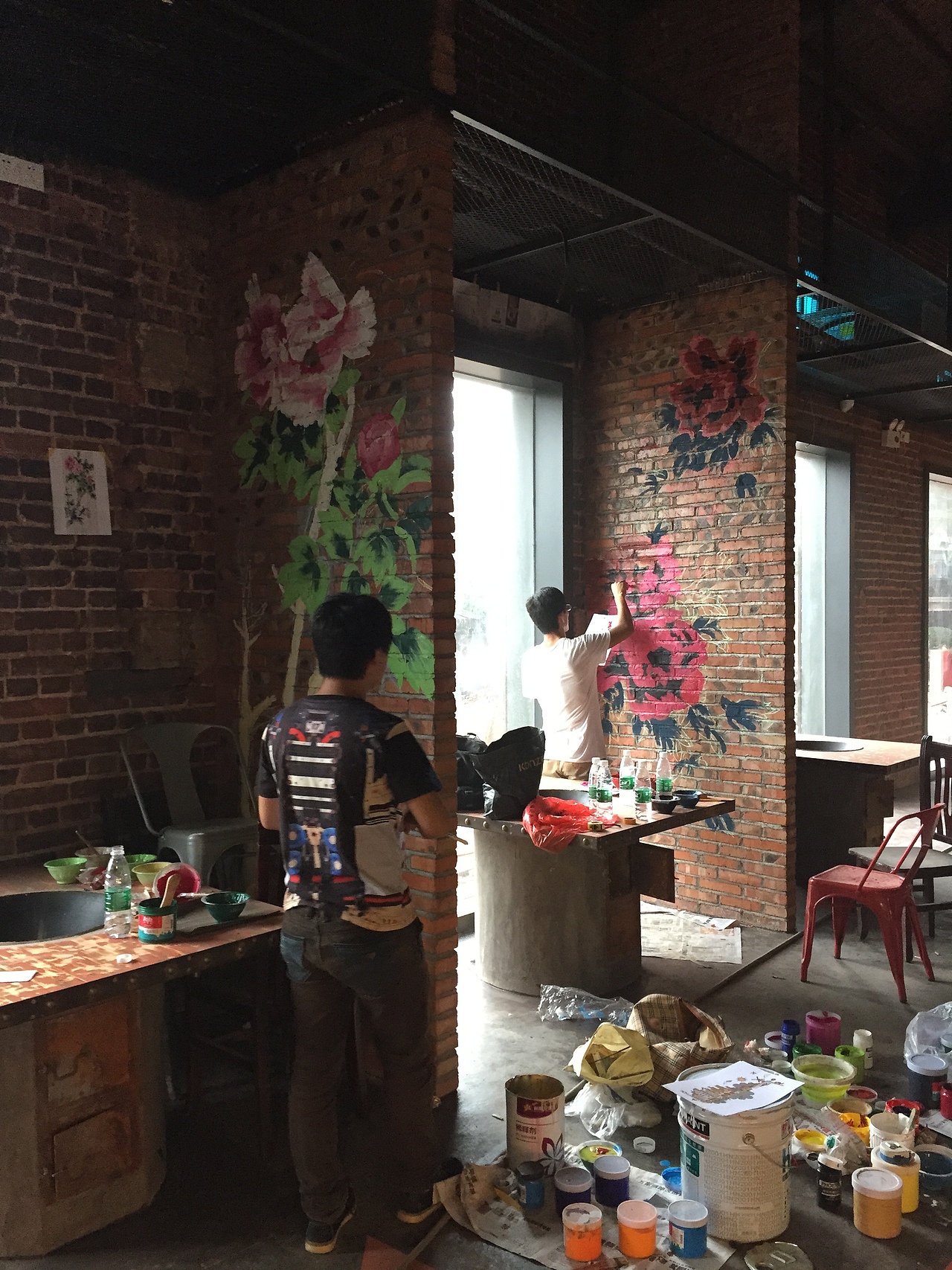 烏托邦風(fēng)格的墻繪，個性為一體。墻體彩繪（圖ZMzA3MDM4OTI=） - 新銳潮流插畫 - 站酷設(shè)計師songsongjy原創(chuàng)素材 - 站酷ZCOOL