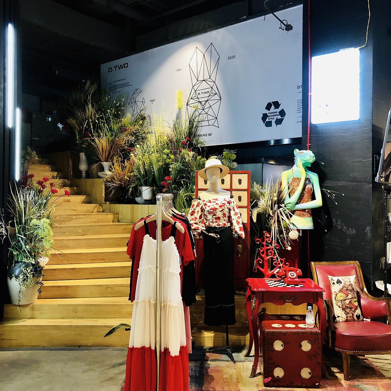 女装/服装品牌形象升级:商标设计+辅料+店铺形象