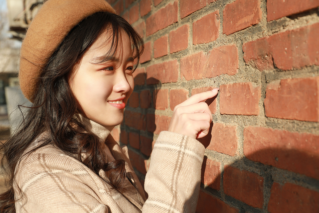 秋季校园少女冬日暖阳