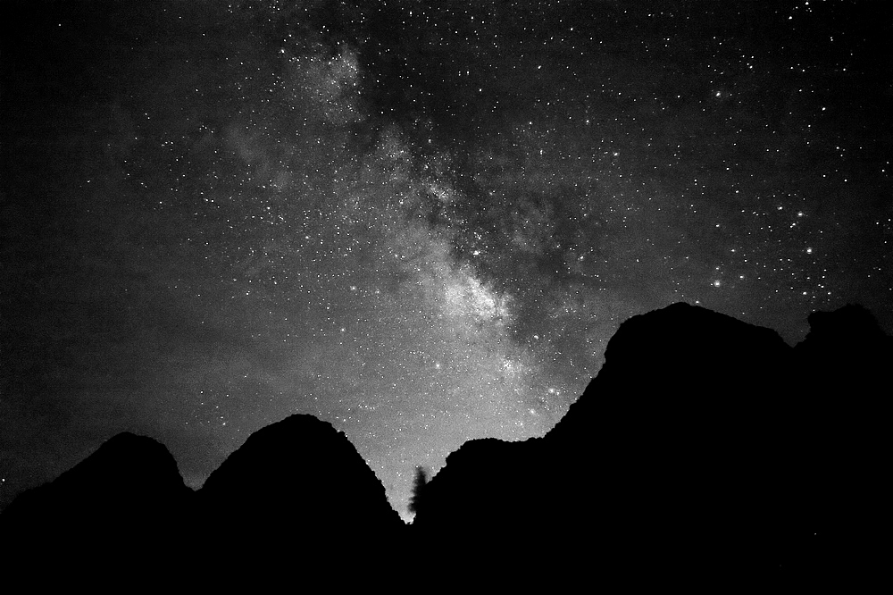 dark·star 黑白星空