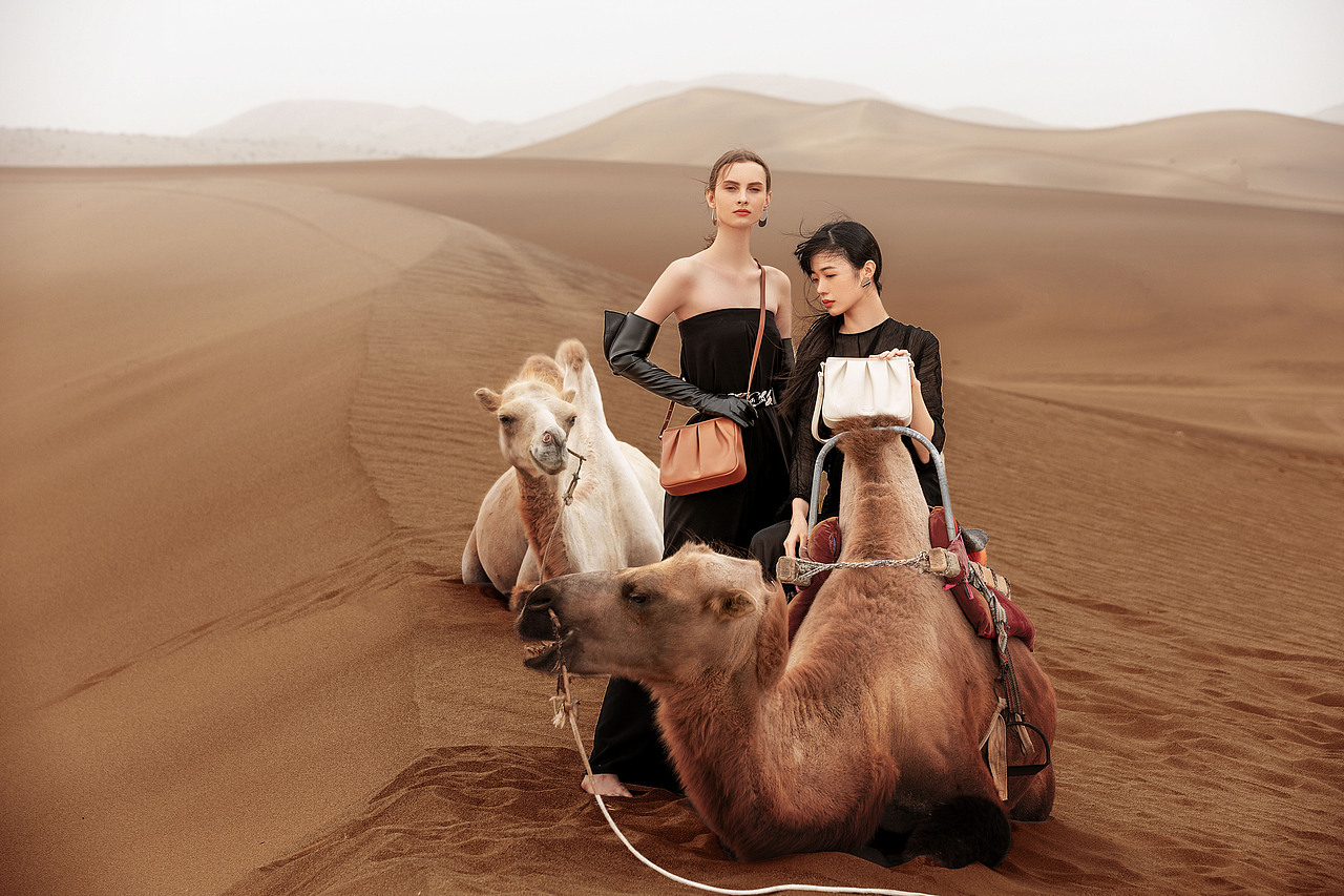 敦煌一组商业拍摄 包包 服装 等品牌