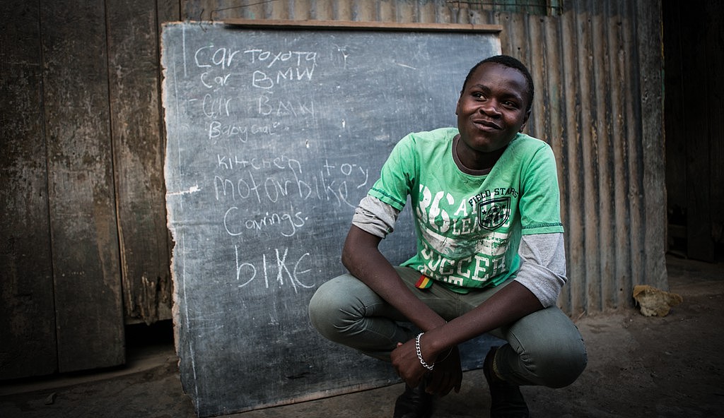 Ken Machana
&lt;br&gt;17岁&lt;br&gt;&lt;br&gt;帅气的他，透露出一股肯尼亚人特有的闷骚感，腼腆，在陌生人面前不爱说话，但是只要你和他聊的起来，就开始滔滔不绝。他的梦想是：想成为一名肯尼亚的士兵，到肯尼亚与索马里前线去，保家卫国，希望让每一个人都有一个和平安定的家庭。他最希望的收到礼物是一辆真正的自行车，17岁了，内罗毕那么大，他想骑着自行车去外面看看。&lt;br&gt;