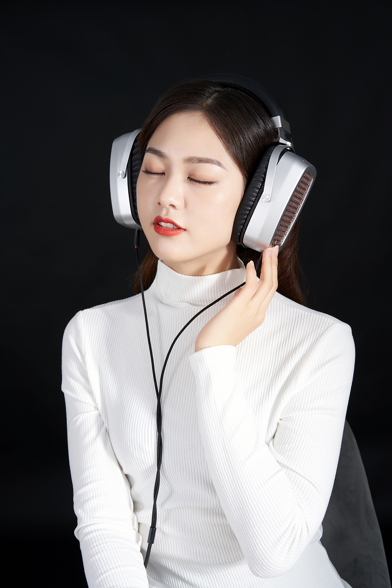 金平面耳机美女模特展示