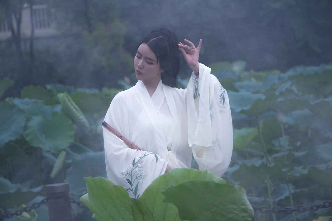 雨后荷花公园遇美女