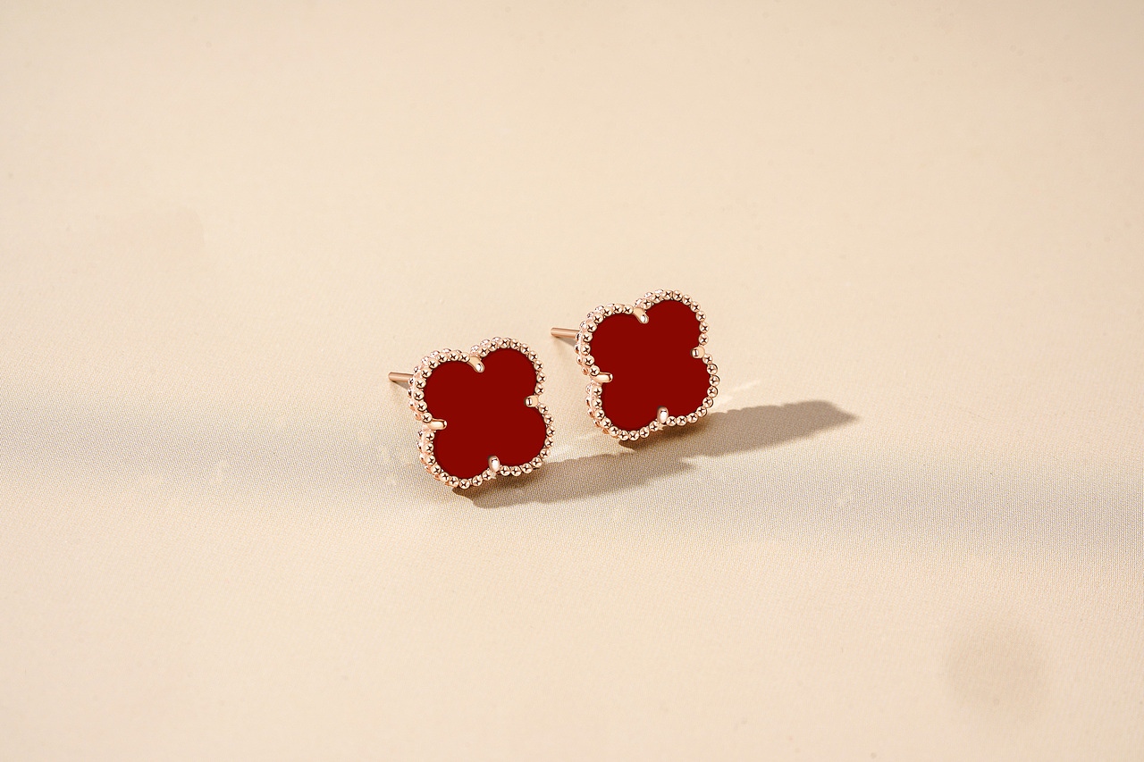 2020年流行元素之 四葉草項(xiàng)鏈 修圖（圖ZMjExNjg0MDA4） - 電商 - 站酷設(shè)計(jì)師船長(zhǎng)大人的迷妹原創(chuàng)素材 - 站酷ZCOOL