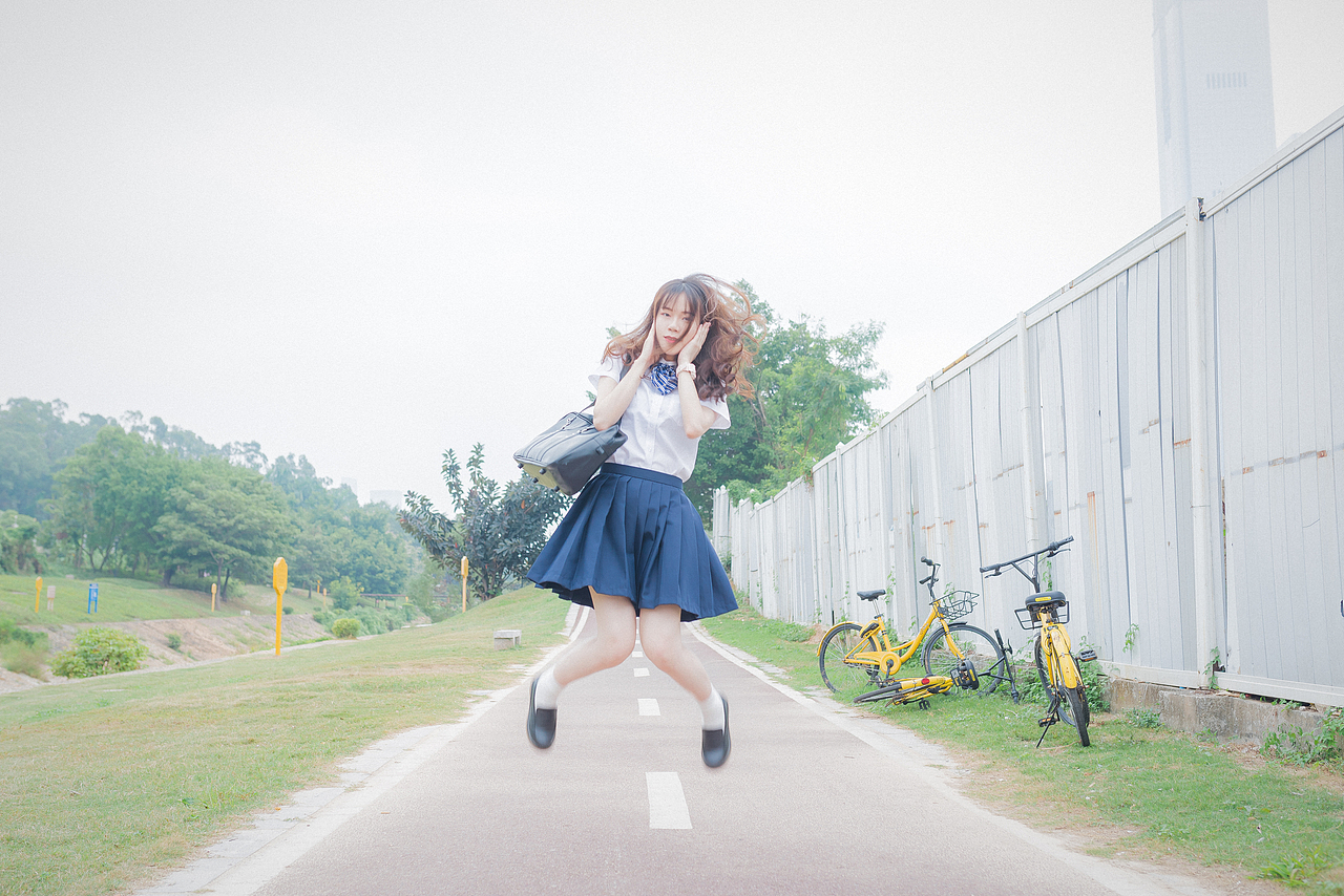 轻风吹拂 少女冲鸭٩(ˊᗜˋ*)و（图ZMTM5ODcxNjgw） - 人像摄影 - 站酷设计师是哒哒鸭原创素材 - 站酷ZCOOL