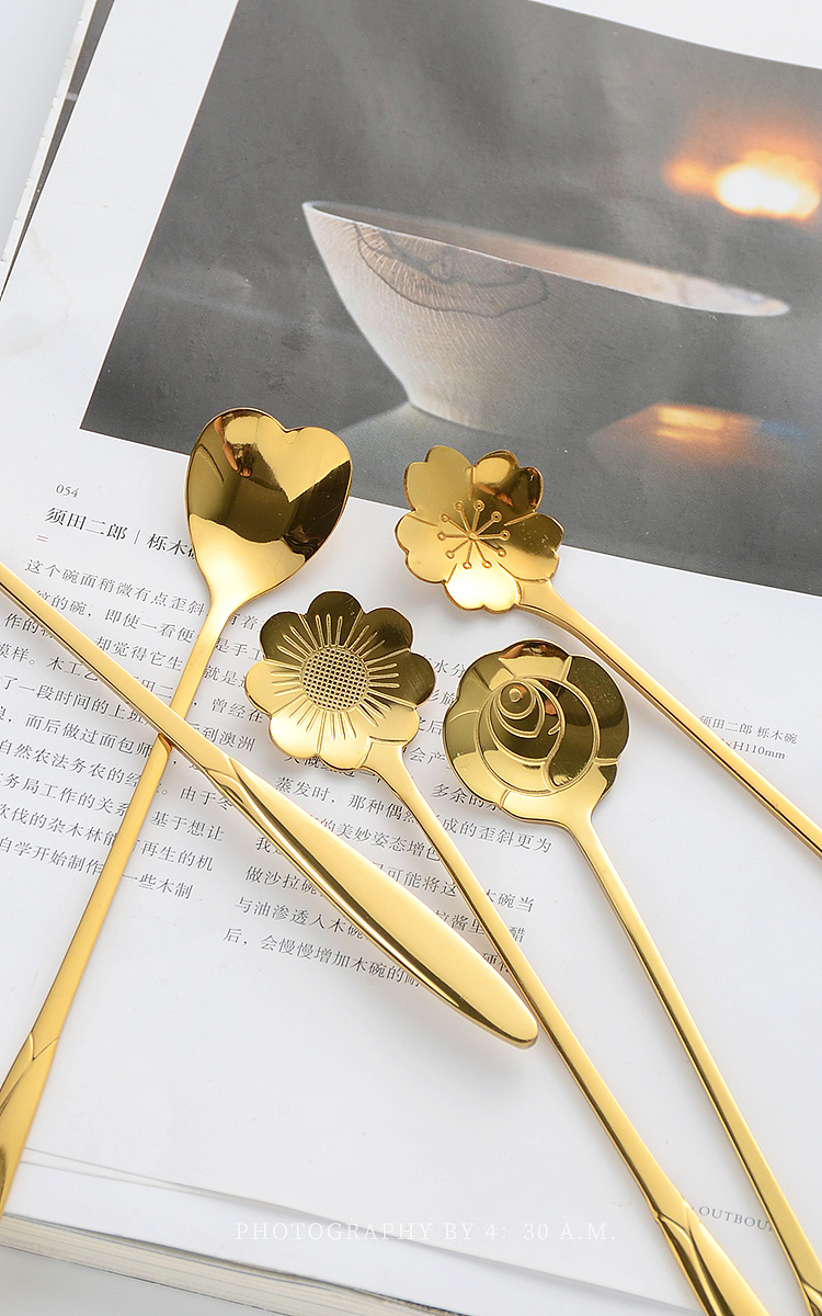 不锈钢勺子、玻璃杯、蛋糕架